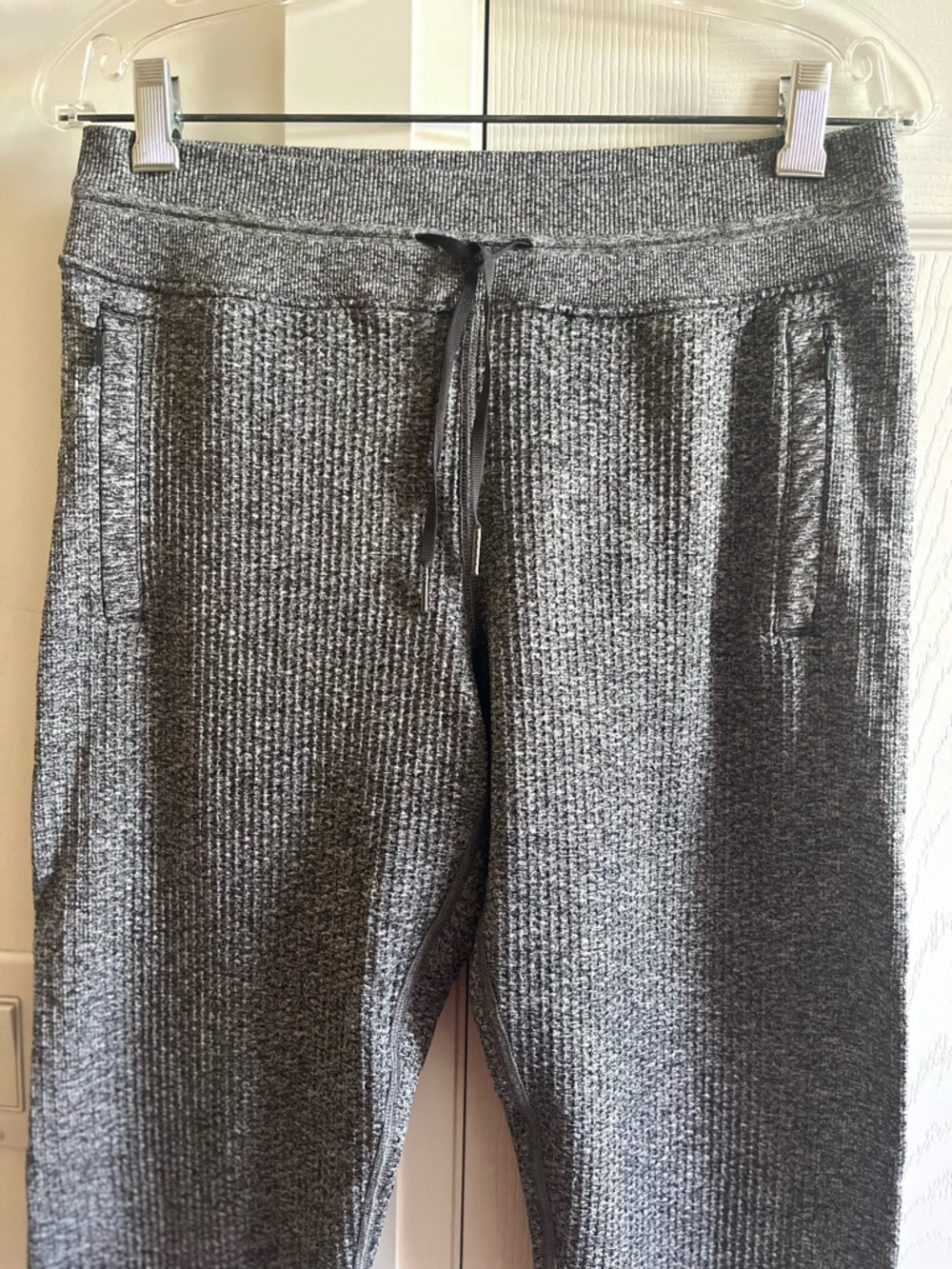 Lululemon Engineered Warmth Merino Wool-Blend Joggers  with Rib-Knit Design SZ 6 - Picture 4 of 10